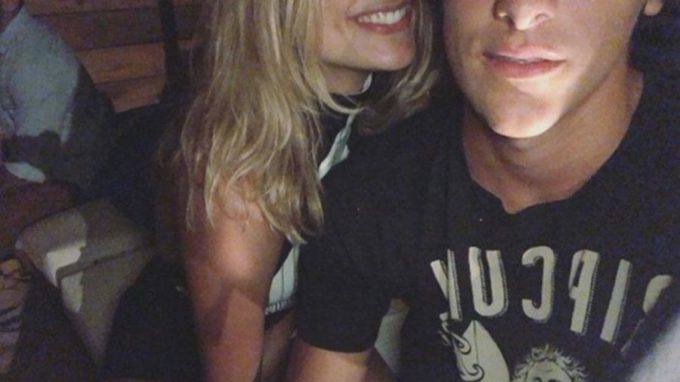 Sasha posta foto abraçadinha com um boy e fãs suspeitam de namoro