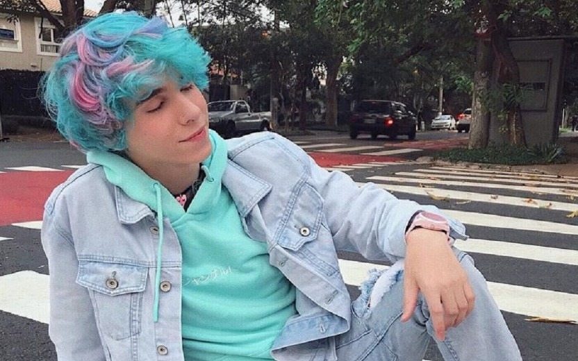 Erick Mafra on X: O salão mais colorido e alegre da cidade! 💗💙💜Pra quem  sempre pergunta onde eu faço meu cabelo: @novoarte e tem um vídeo no meu  canal também…  /