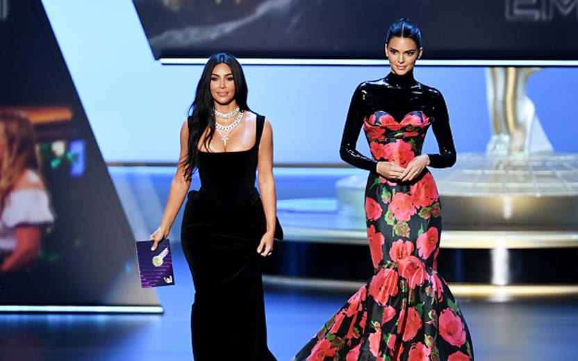 Kendall Jenner e Kim Kardashian no Emmy 2019