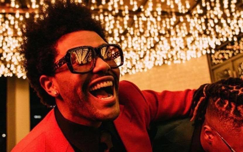 VMA 2020: The Weeknd incendeia premiação com performance de “Blinding Lights” nas alturas!