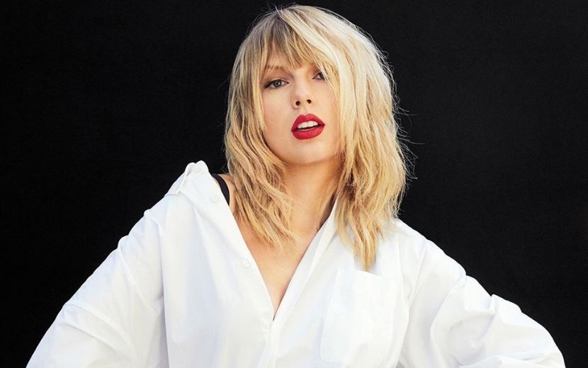 Taylor Swift lança música inédita junto ao documentário; vem ouvir "Only The Young"!