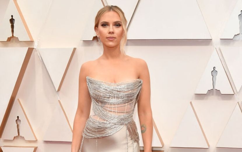 Scarlett Johansson no tapete vermelho do Oscar 2020