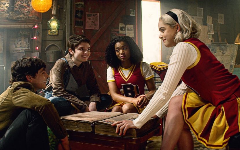 Atrizes de "O Mundo Sombrio de Sabrina" jogam Stop em novo vídeo da Netflix