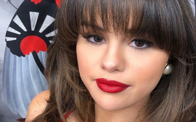 Marca de maquiagem de Selena Gomez contará com quase 50 tons de base!