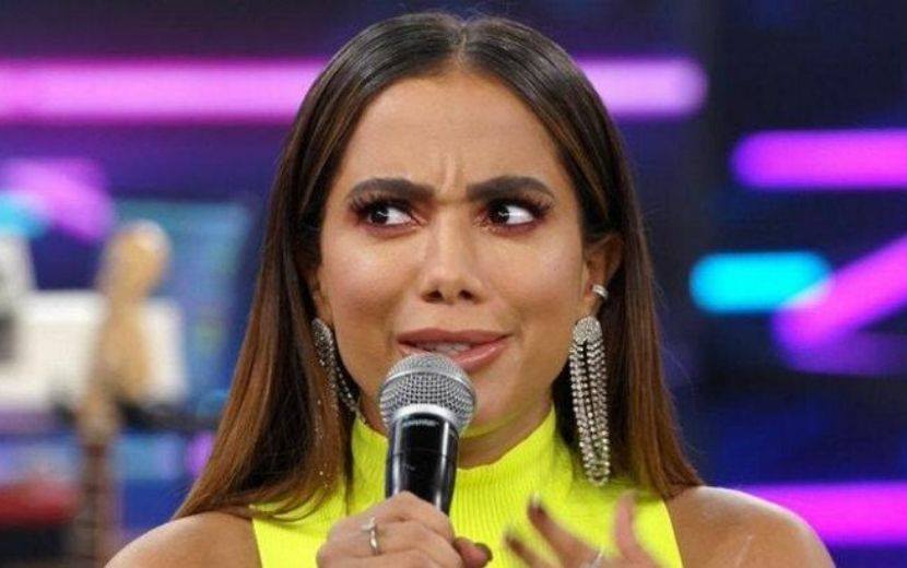 Anitta manda shade a Leo Dias após ter número do celular divulgado: "Quem será que vazou?"