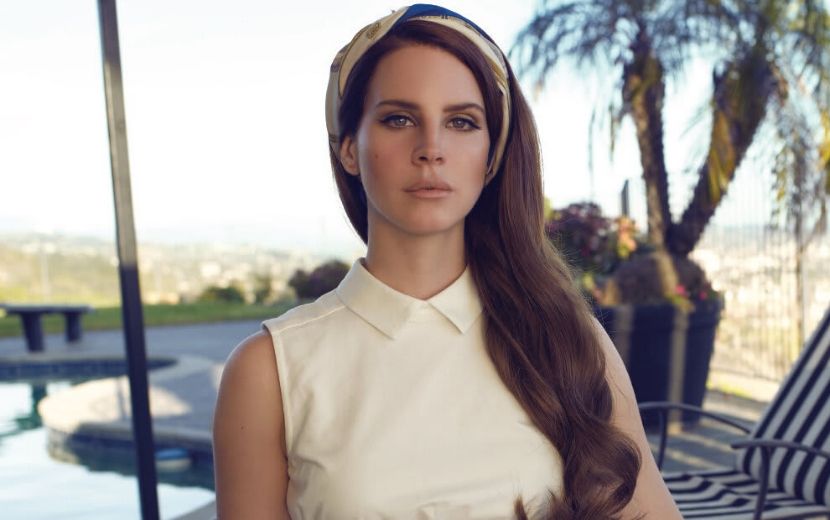 Lana Del Rey lança seu primeiro álbum de poesias - ouça "Violet Bent Backwards Over the Grass"