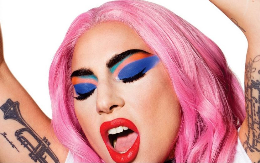 Lady Gaga anuncia paleta de sombras inspirada no álbum "Chromatica"