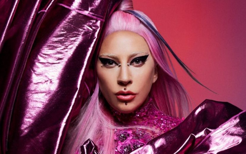Ao som de Stupid Love, Lady Gaga estreia video de maquiagem com drag queens