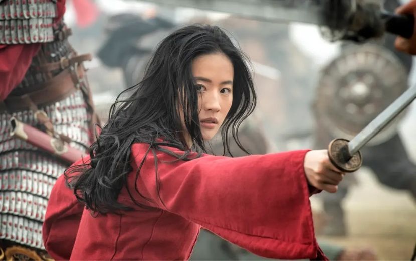 Diretora de “Mulan” explica decisão de remover músicas originais do live-action