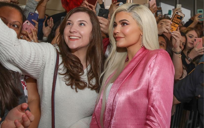 Kylie Jenner enfrenta processo judicial contra empresa de cosméticos