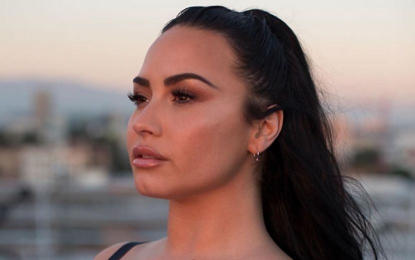 Demi Lovato desabafa sobre morte do avô e deixa fãs emocionados: "Eu te amo, vovô"