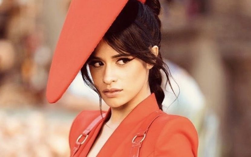 Camila Cabello revela que músicas novas estão por vir: "Estou muito animada"