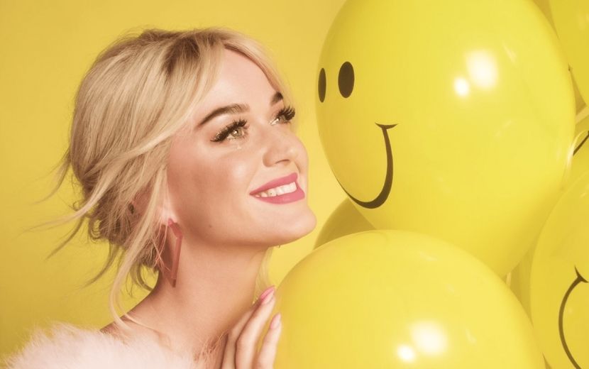 "Smile": Katy Perry libera capas alternativas de seu novo álbum e inclui arte criada por fã!