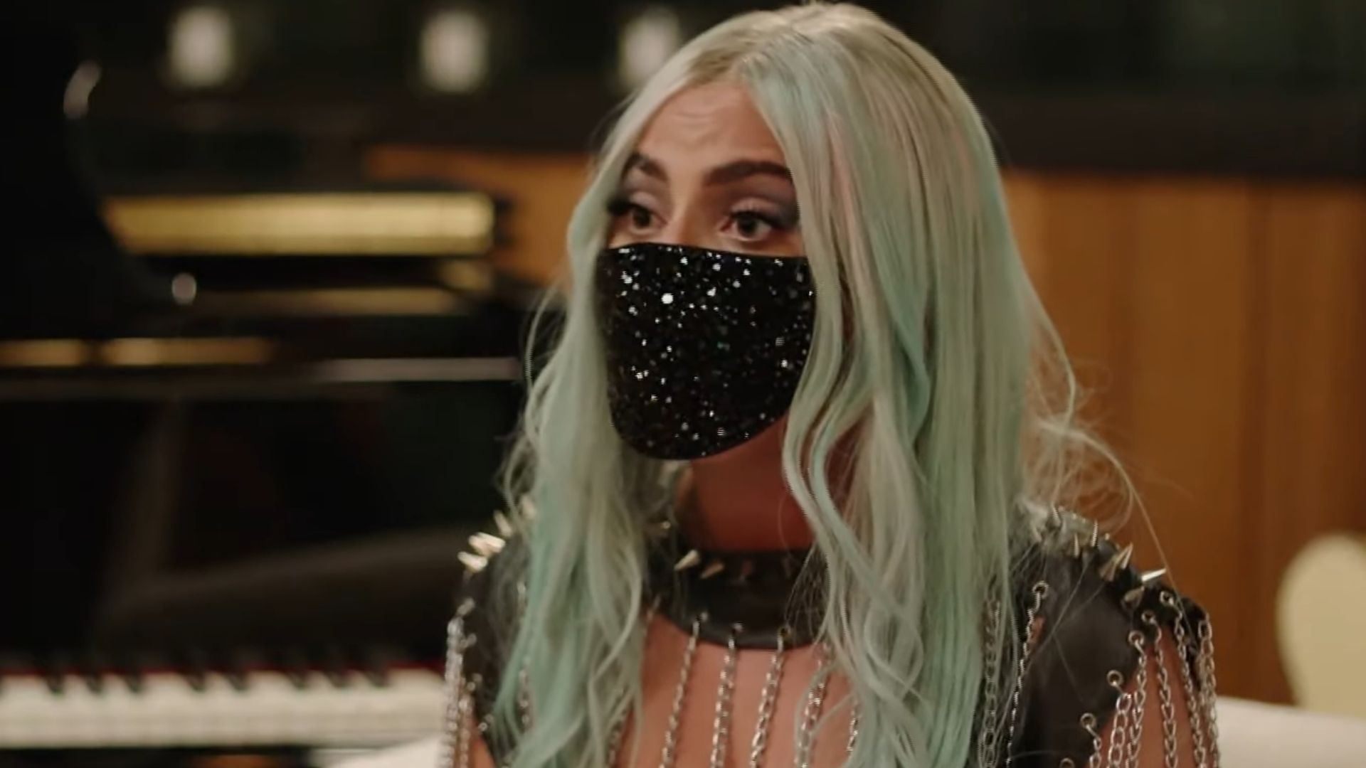 Em entrevista, Lady Gaga fala sobre piores momentos da carreira e revela ter odiado a própria persona