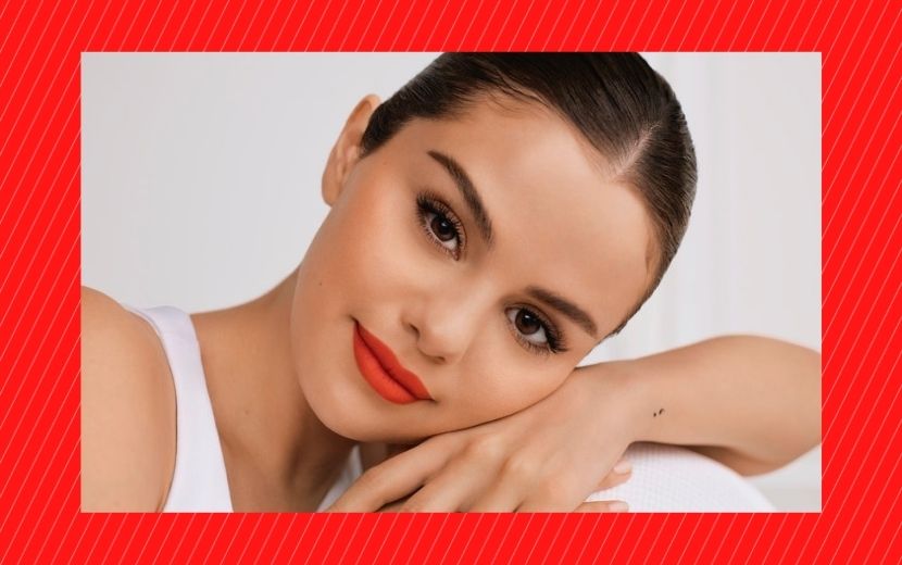 Em divulgação da Rare Beauty, Selena Gomez relembra ex que não queria que ela usasse batom vermelho