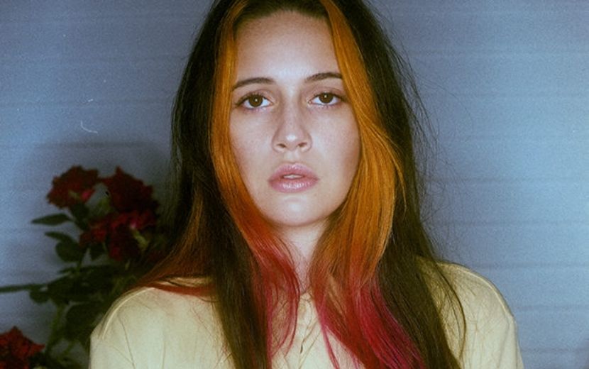 "Wisdom Teeth": Bea Miller lança novo single junto a clipe introspectivo