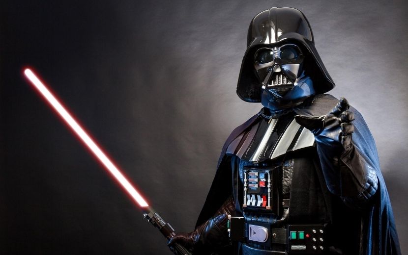 David Prowse, intérprete de Darth Vader em "Star Wars", morre aos 85 anos neste domingo (29)