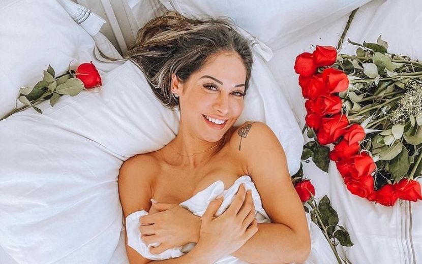Mayra Cardi recebe buquê de rosas com bilhete sugerindo romance
