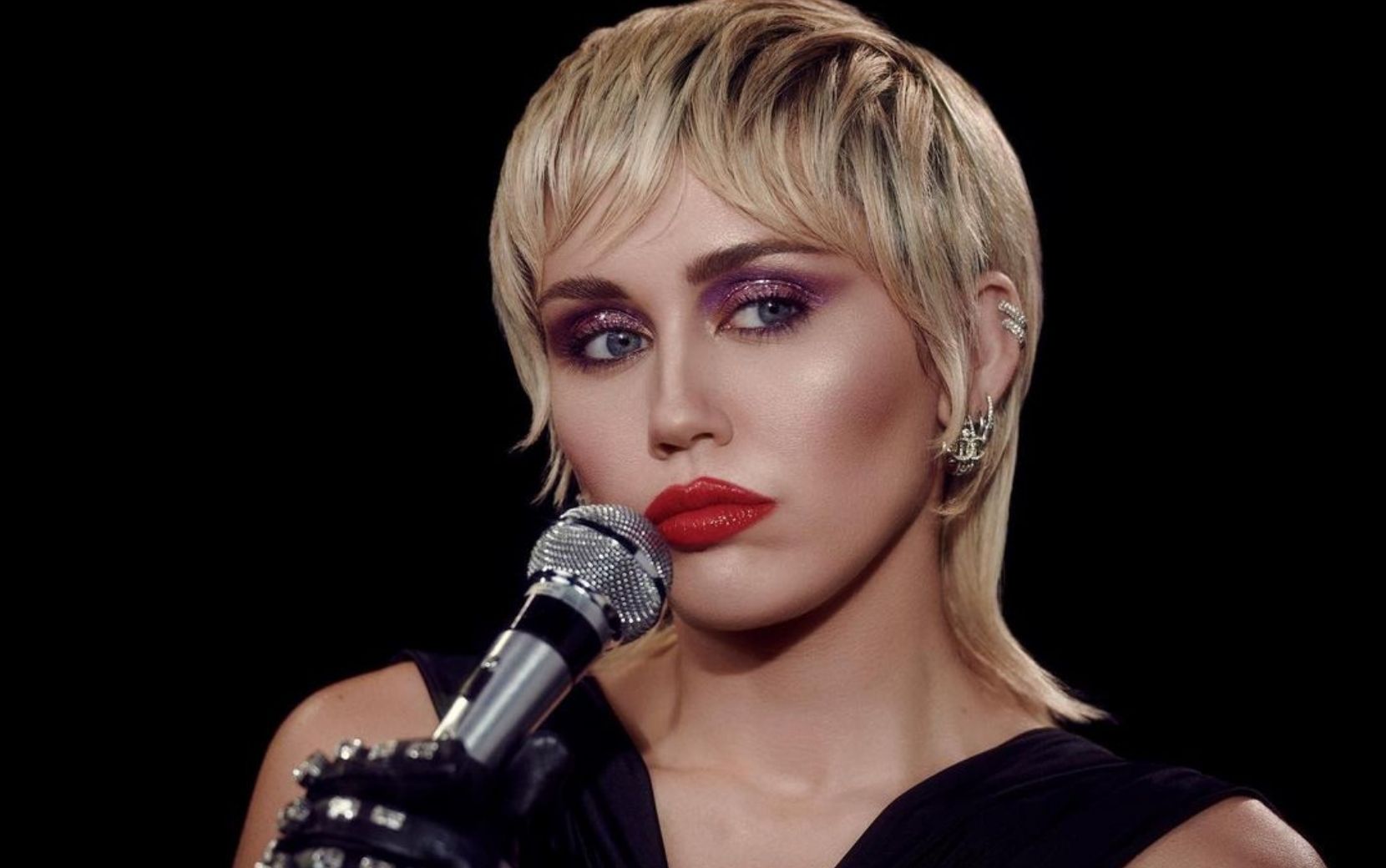 Miley Cyrus revela motivo pelo qual parou de usar drogas