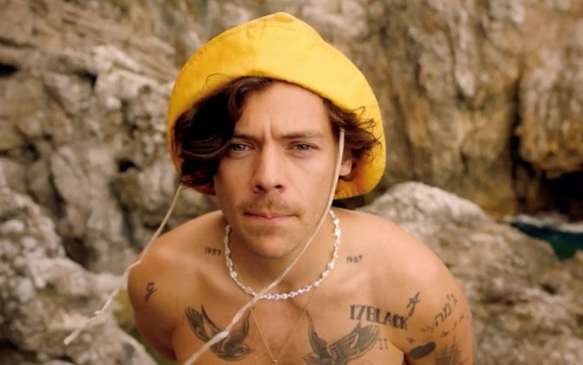 Harry Styles divulga bastidores das gravações do clipe de "Golden" na Itália