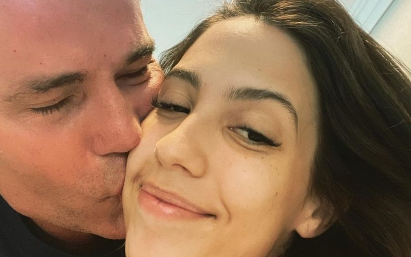 Após boatos de briga, Gabi Brandt e sogro posam juntos no Instagram: "Claro que a amo"