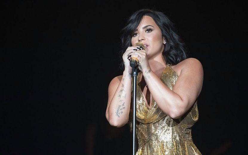Demi Lovato divulga ações de ajuda para Manaus
