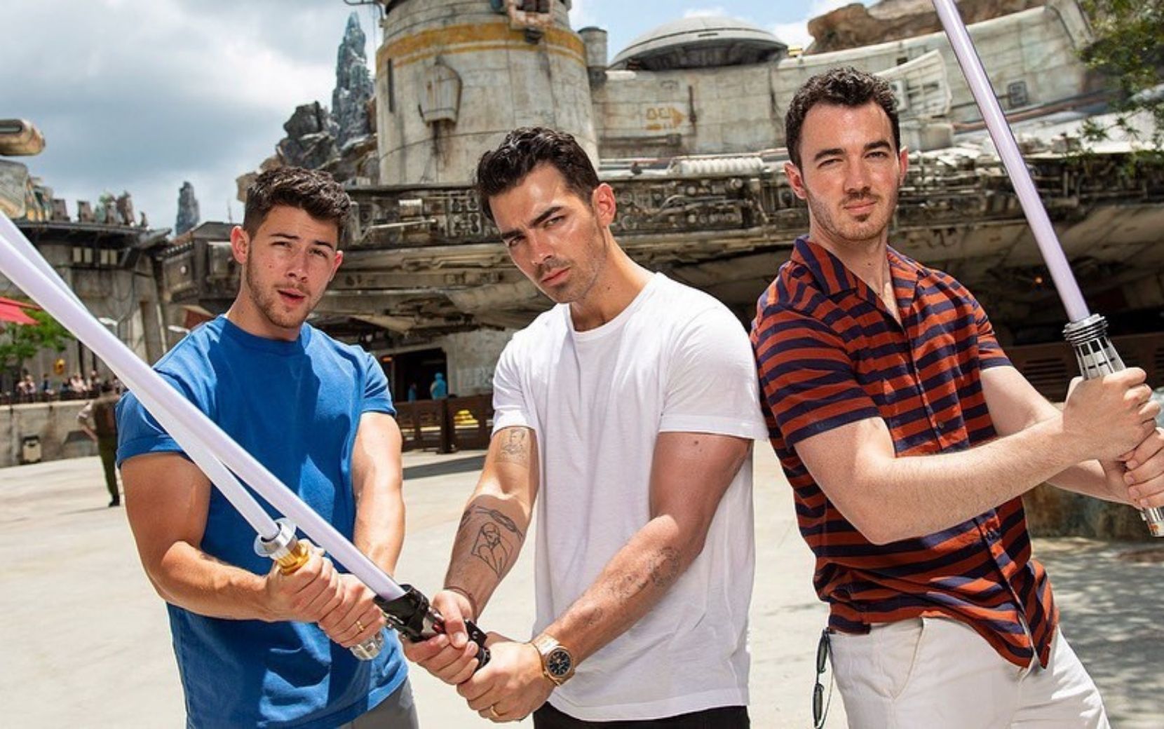 Jonas Brothers publicam IGTV nostálgico e pronunciamento sobre rumores de hiato