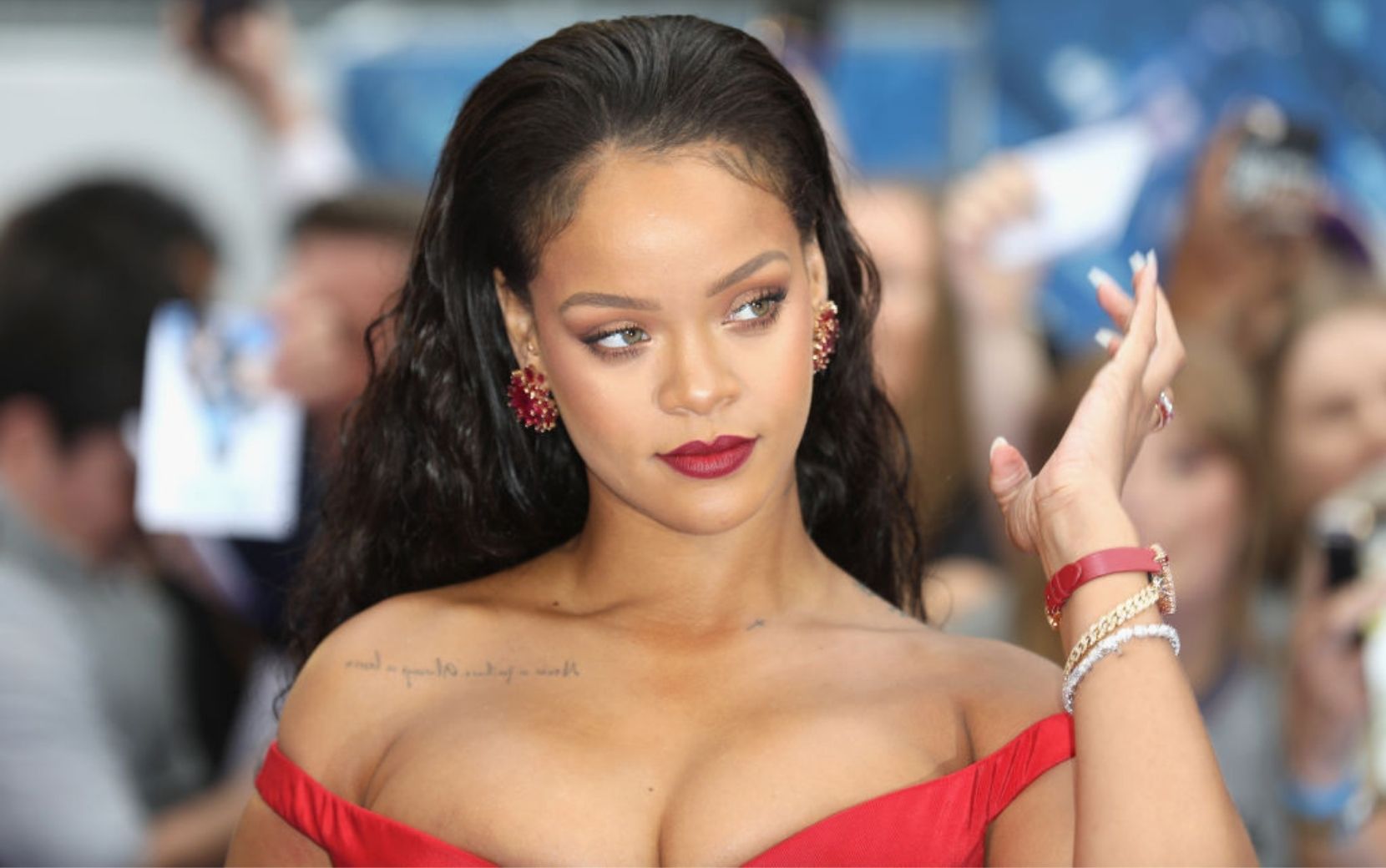Feliz aniversário, Rihanna! Fãs celebram 33 anos da cantora nas redes sociais e cobram álbum novo!