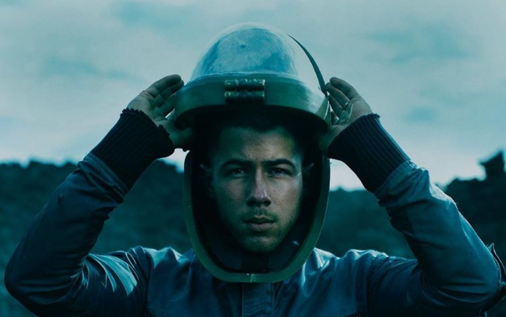 "Spaceman": álbum sobre sentimentos de Nick Jonas em meio à pandemia chega nesta sexta-feira (12)