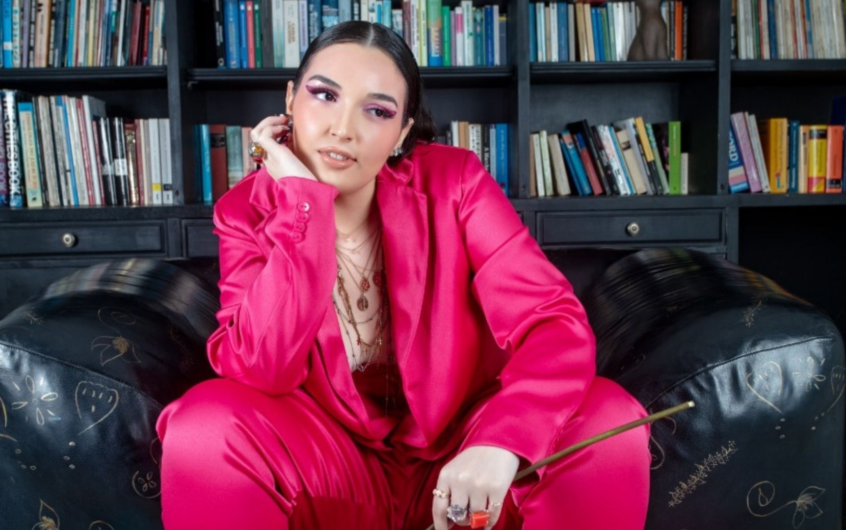 Inspirada por Alessia Cara e Sia, a cantora Catha lança o EP "Sobre mim (talvez) sobre você"