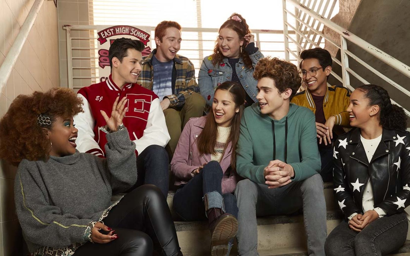 Elenco da série de "High School Musical" está icônico nas fotos oficiais da 2ª temporada