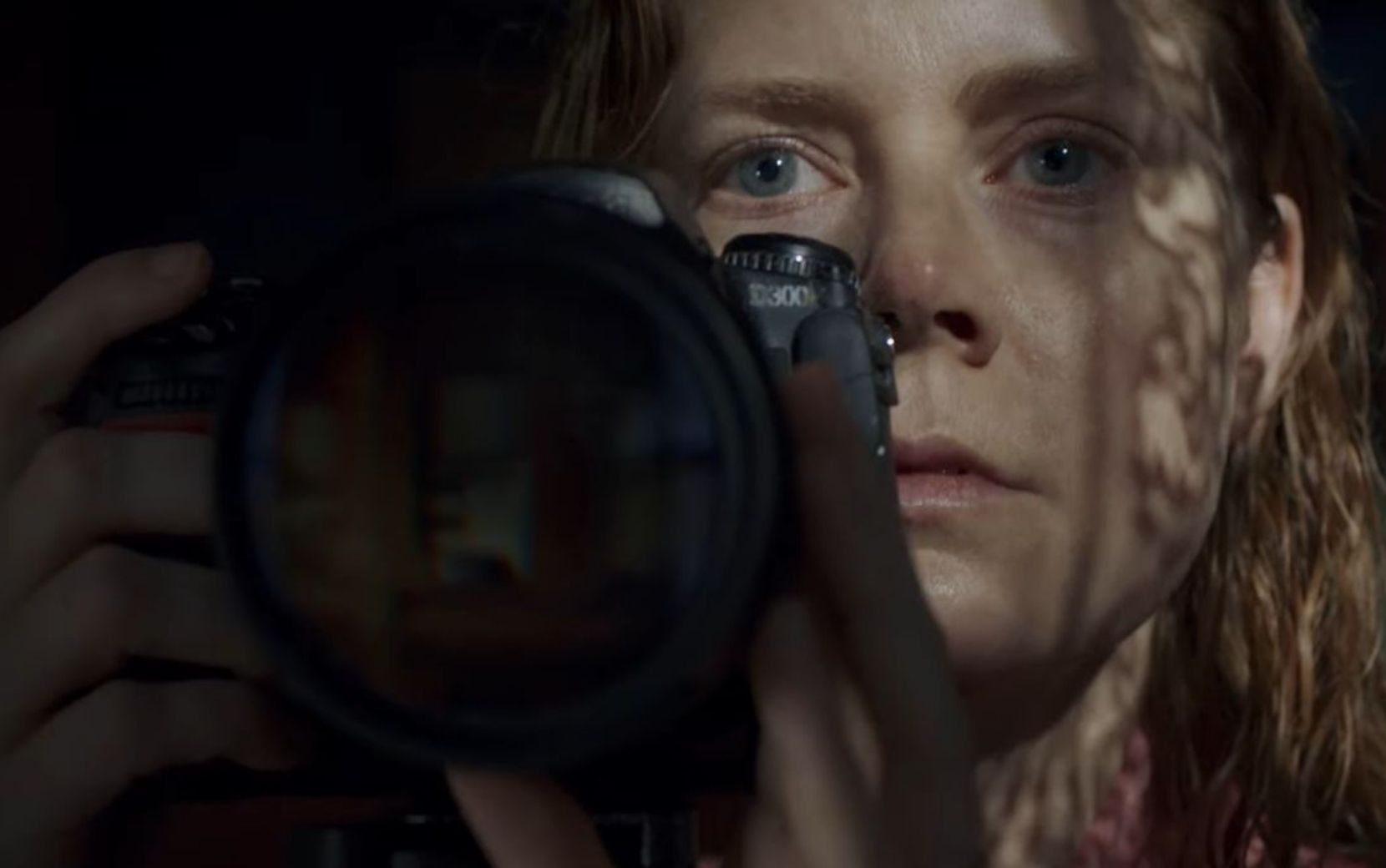 Netflix divulga trailer eletrizante para "A mulher na janela", suspense com Amy Adams