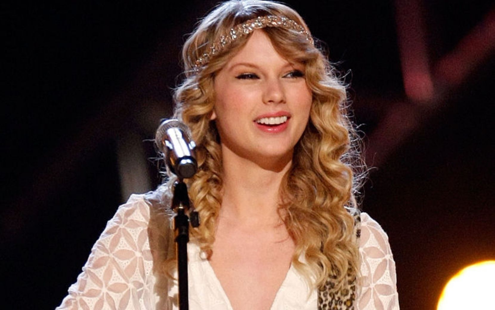 Taylor Swift revela como foi o processo de gravar “Fearless (Taylor’s Version)”: "Eu reli linha por linha"
