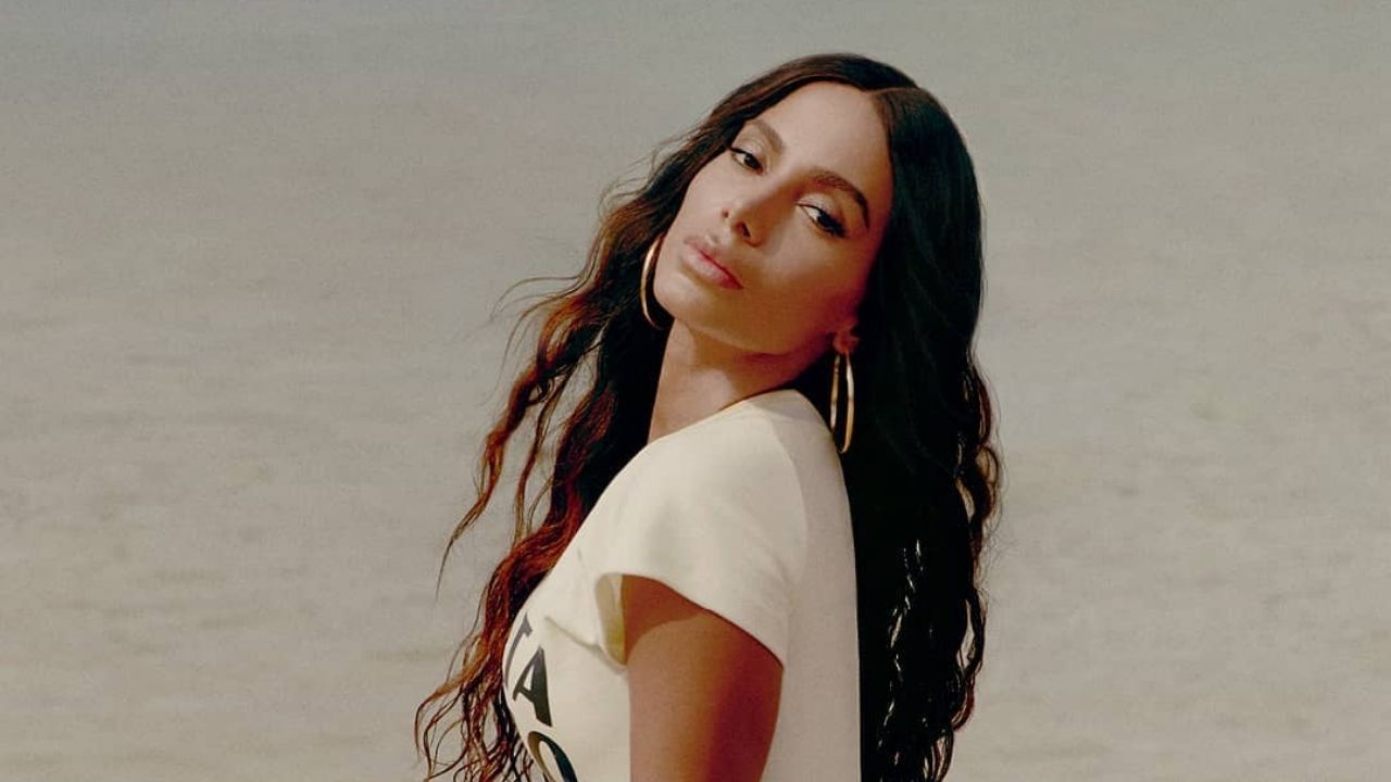 Anitta divulga capa inédita do single "Girl From Rio"