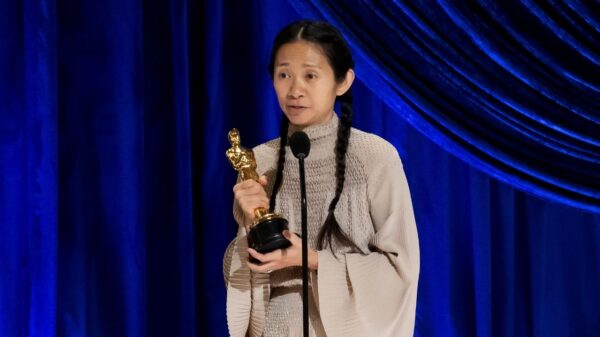 “Nomadland” e Chloé Zhao fazem história no Oscar 2021 - saiba mais!