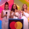 Histórico! Little Mix é a primeira girlband a vencer o prêmio de "Melhor Grupo" no "Brit Awards"