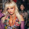 Bebe Rexha lança clipe com Travis Barker e álbum completo