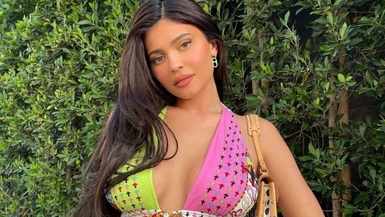 Kylie Jenner nega boatos de relacionamento aberto com Travis Scott
