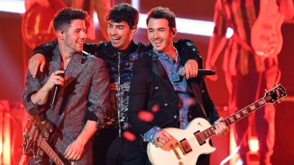 Sem hiato! Jonas Brothers anunciam show para depois da pandemia