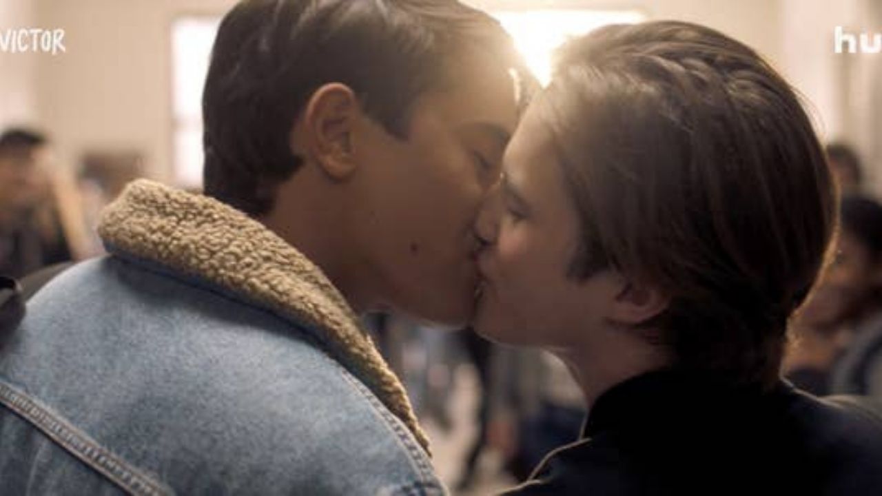 Trailer da segunda temporada de "Love, Victor" mostra Victor e Benji como casal