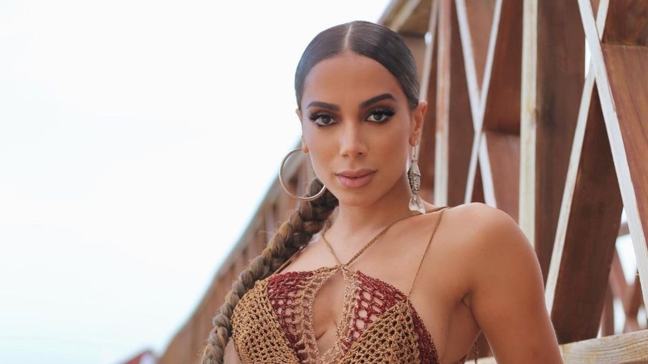 Anitta fala sobre 500 mil mortes por Covid e rebate seguidores de Bolsonaro