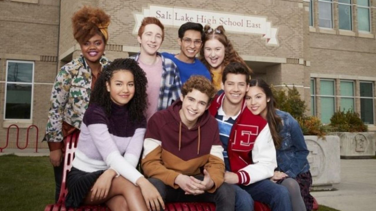 Ator da série de "High School Musical" revela que é bissexual
