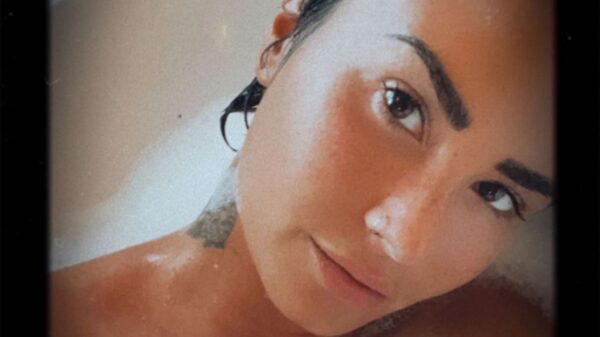 Demi Lovato posta foto e desabafa sobre autoestima: "Minha forma mais pura"
