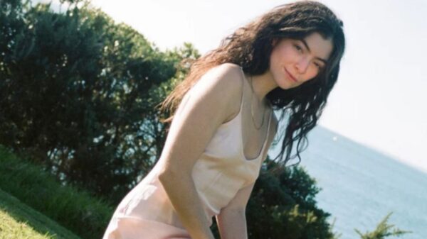 Lorde fala sobre choque cultural: "Me senti uma aberração”