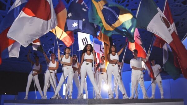 Música do Now United toca durante as Olimpíadas e integrantes celebram