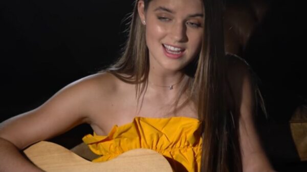 Now United: Savannah Clarke encanta ao fazer cover de música de Olivia Rodrigo
