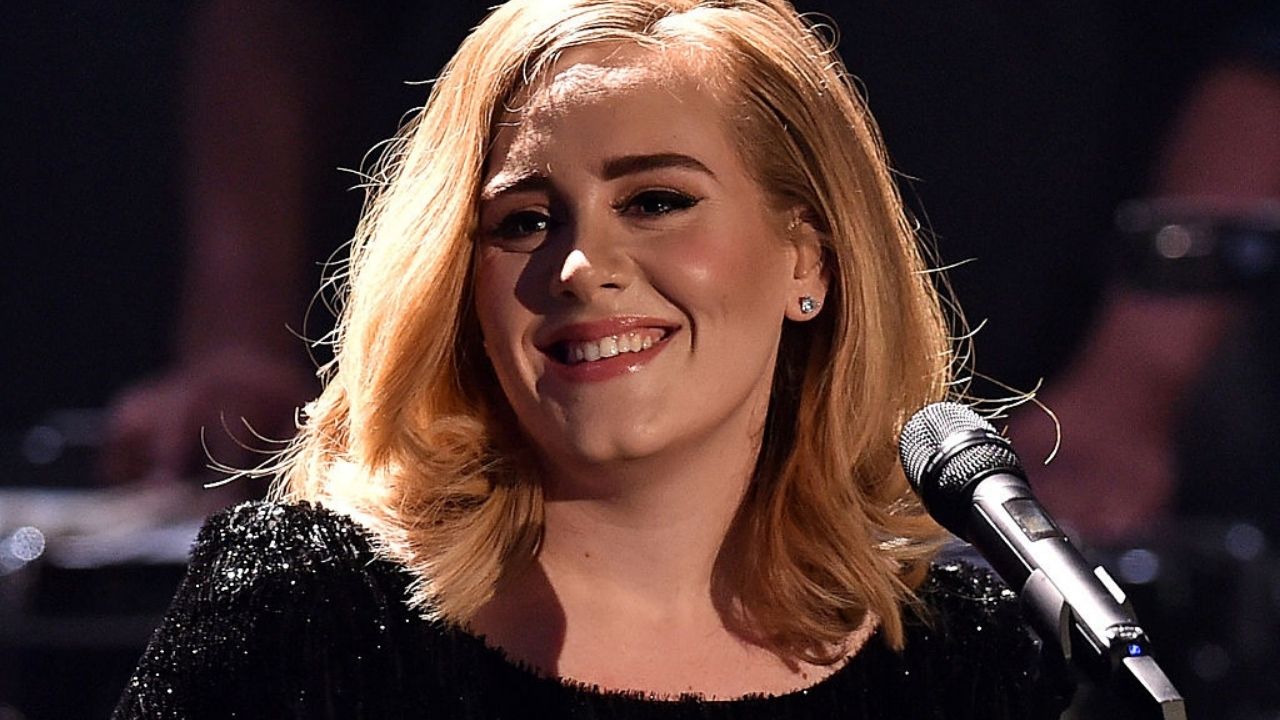 Revista afirma que Adele lançará novo álbum em breve de surpresa