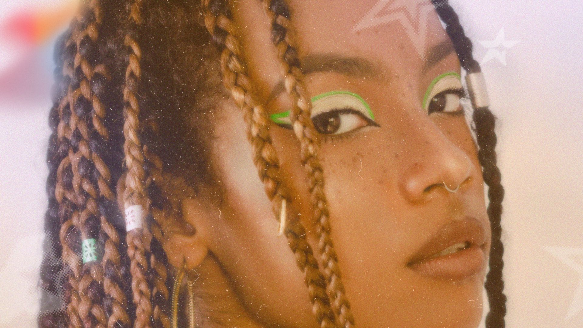 Penteado de festival: produtos que garantem cabelos incríveis, cheios de brilho e durabilidade