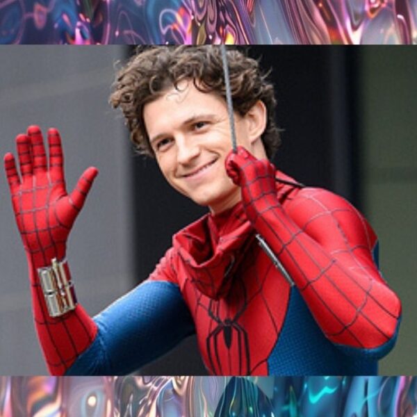 Tom Holland acenando durante as filmagens de Homem-Aranha: Um Novo Dia.